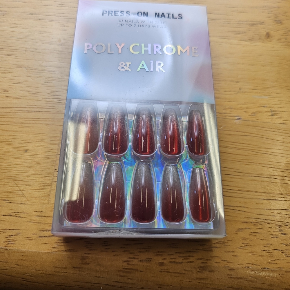 Nail Set - Red - Picture 2 of 3